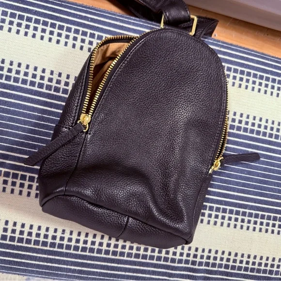 Quince Italian Leather Sling Pack - Picture 10 of 15